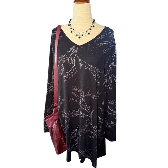 LuLaRoe Tops - Dark Boho Witchy Floral Tunic Top Oversized V Neck Soft Grunge Nature Print